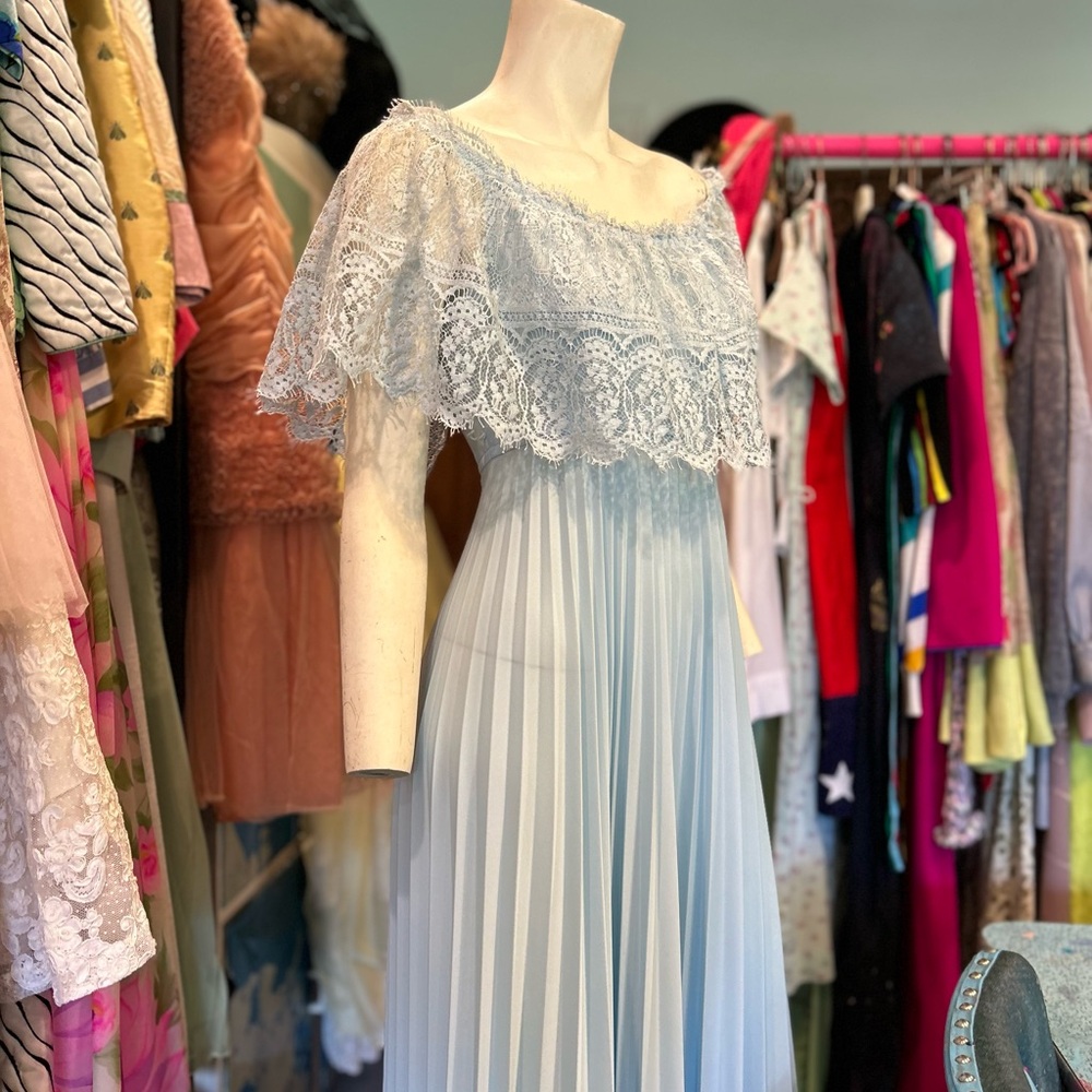 70s Lace Gown - Picture 5 of 14